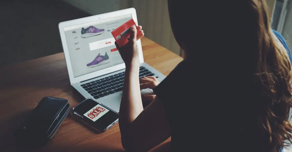 Comment repérer les fausses promotions en ligne : 7 astuces essentielles